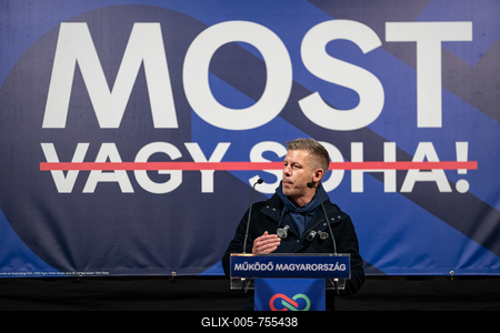 Pecs, Hungary - March 07, 2026: Hungarian politician Peter Magyar leader of the Hungarian opposition and Tisza party giving a speech-stock-foto
