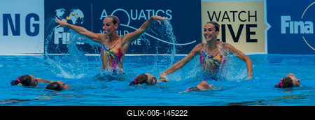 BVSC szinkronúszó csapat Kiss Júlia és csapattársai FINA Vizes Masters VB Budapest, 2017, VárosligetSzinkronúszás Szabad kombináció FINA Vizes Masters VB Budapest, 2017, VárosligetFina World Masters ChampionshipsSzinkronúszás DuóRadványi Dóra, Goschy Miklós, Synus SC-stock-foto