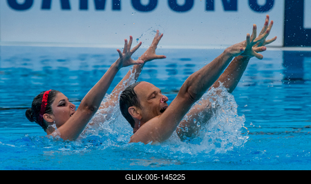 FINA Vizes Masters VB Budapest, 2017, VárosligetFina World Masters ChampionshipsSzinkronúszás DuóClaire Mortie, Nicolas Speranza, Toulouse Nat Synchro-stock-foto