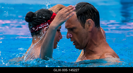 FINA Vizes Masters VB Budapest, 2017, VárosligetFina World Masters ChampionshipsSzinkronúszás DuóClaire Mortie, Nicolas Speranza, Toulouse Nat Synchro-stock-foto