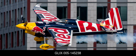 Red Bull Air Race Budapest 2017 Duna-partRed Bull repülõgép-stock-foto