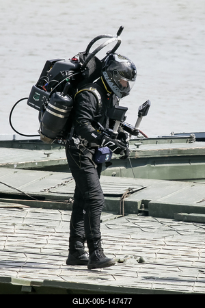 RED BULL AIR RACE 2018 BudapestJET PACK MAN-stock-foto