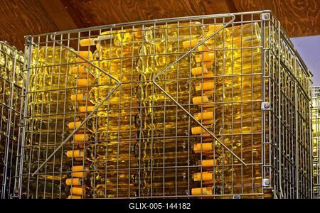 Palackozott borok a Frittman borászatban-stock-foto