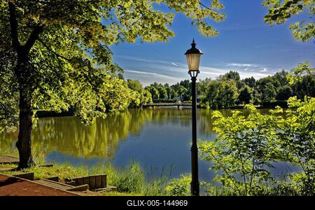 Nyíregyháza, Sóstó sétány kora reggel-stock-foto