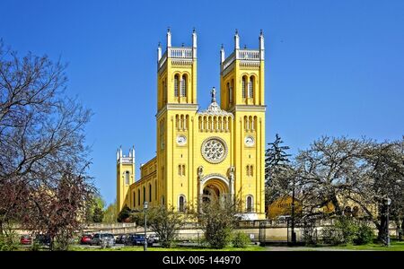 Neuromanische Römisch-katholische Kirche in Fót, Ungarn-stock-foto