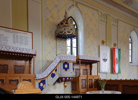 Panyola reformástus templom belülről, a szószékkel-stock-foto