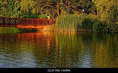 Nyíregyháza, Sóstó fotózás a hídon naplementekor-stock-foto