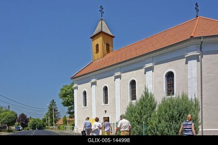 Som település katolikus temploma-stock-foto