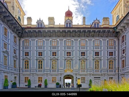 Eszterházy kastély Kismarto, belső udvar-stock-foto