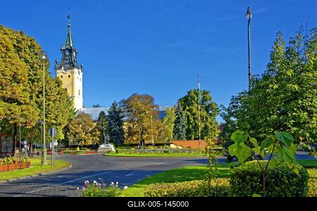 Hajdúnánás,  köztársaság tér és Református Egyházközség templom tornya-stock-foto