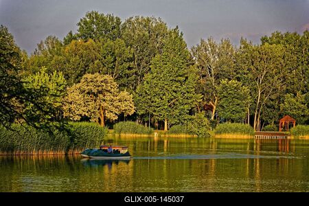 Nyíregyháza, csónakázáa a Sóstón-stock-foto