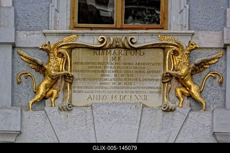 Eszterházy kastély Kismarton, kapu feletti írás latin nyelven-stock-foto