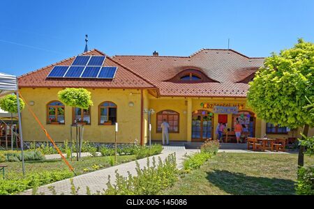 Som telepüés közösségi háza-stock-foto