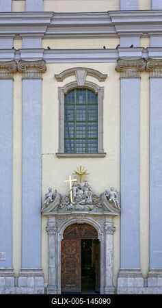 Belvárosi Plébánia templom bejárat, Budapesten-stock-foto