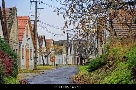 Európában egyedülálló pincefalu Hajóson-stock-foto