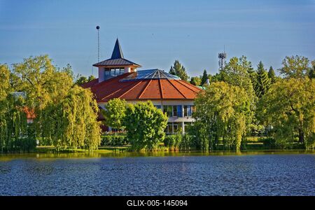 Nyíregyháza, Aquarius élményfürdő és a Sóstó-stock-foto
