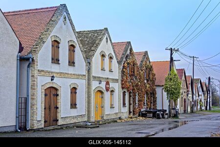 Európában egyedülálló pincefalu Hajóson-stock-foto