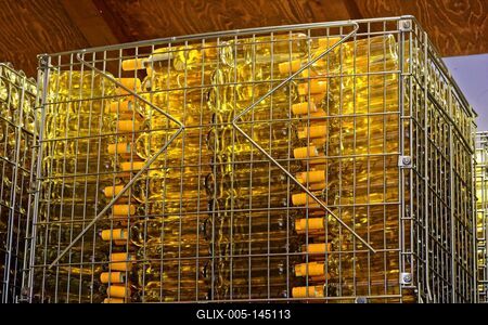 Palackozott borok a Frittman borászatban-stock-foto