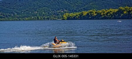 Jetski a Dunán-stock-foto