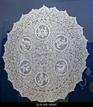 Horoszkóp mintájú halasi csipke terítő-stock-foto