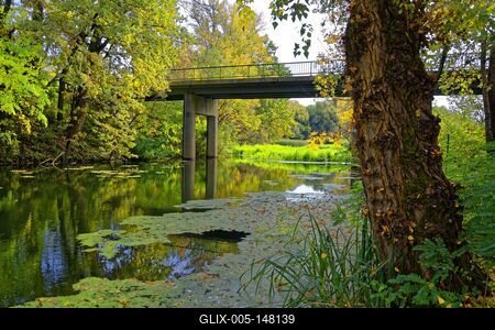 Híd az Öreg Túr  folyón át, Panyolánál-stock-foto