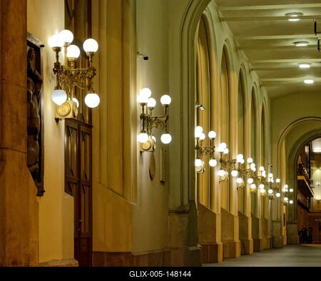 Lámpa sor a Vigadó falán-stock-foto
