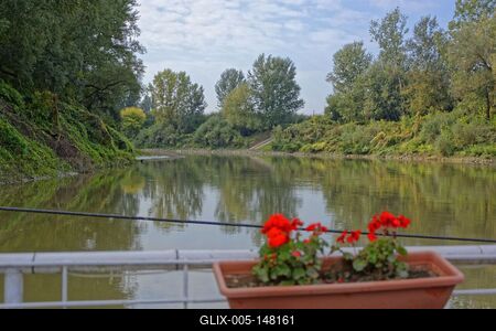 Komp hajóról az Öreg Túr  folyó, Panyolánál-stock-foto