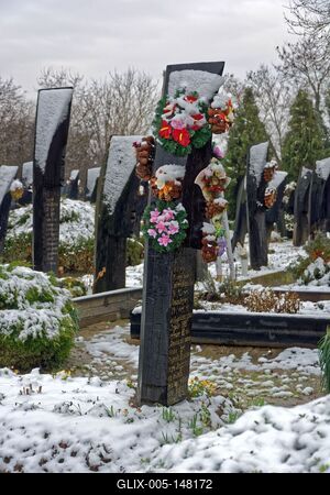 Szatmárcseke, egy csónakos fejfa a református temetőben-stock-foto