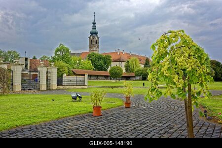 Szécsény, Ferencrendi kolostor a katolikus templommal-stock-foto