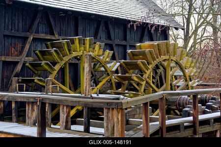 Turistándi, műemlék vízimalom lapátkerekek-stock-foto
