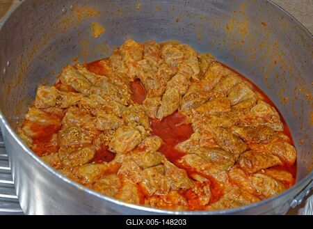 Szabolcsi töltött káposzta a fazékban, Panyolából-stock-foto