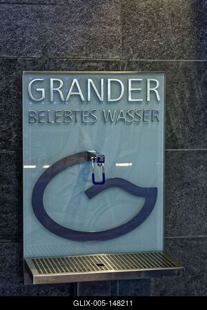 Bonvital Wellness & Gastro Hotel Hévíz, Grander víz ivókút-stock-foto