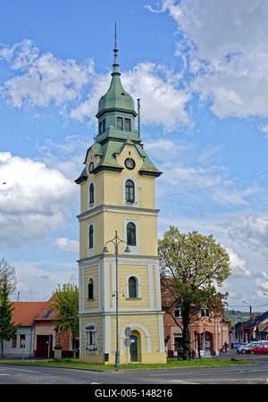 Szécsény, elferdült tűztorony a város közepén-stock-foto