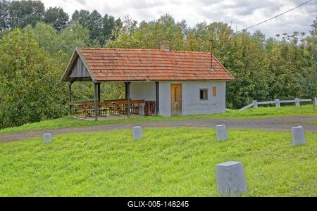 Csónakház a Szamos partján Panyolában-stock-foto