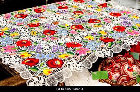 Horgolt azstal terítő kalocsai nép mintával-stock-foto