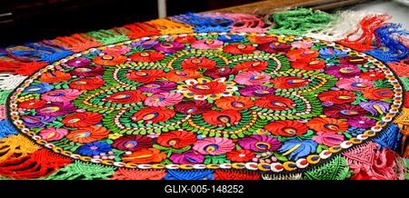 Nagy asztalterítő matyó hímzéssel-stock-foto