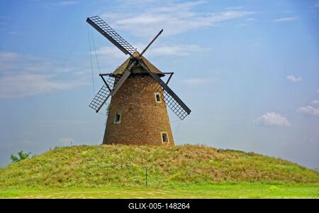 Műemlék Szélmalom Kengyelen-stock-foto