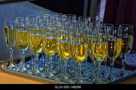 Sok pezsgő pohárban pezsgő ital-stock-foto
