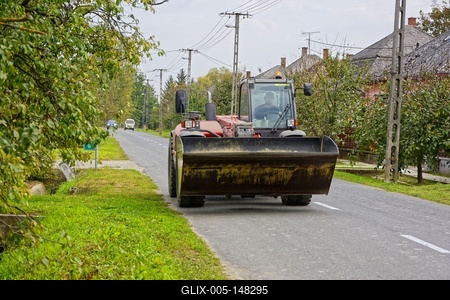 Markoló gép Panyolán a Szombathelyi utcában-stock-foto