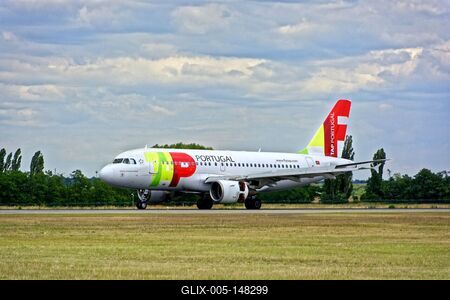 Ferihegy repülőtér, TAP Portugal Amadeo de Souza Cardoso A 319 leszállt-stock-foto