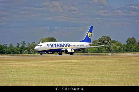 Ferihegy repülőtér, Ryanair A320 leszállt-stock-foto