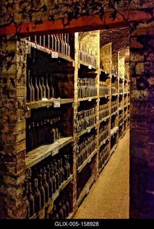 Grand Tokaj, muzeális borok tárolása a Szegi pincében-stock-foto