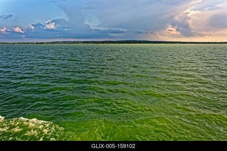 Hullámzó Balaton-stock-foto