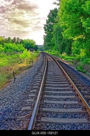 Vasút sín vezett a végtelenségbe-stock-foto