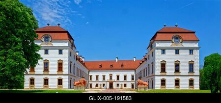 Eszterházy kastély díszudvarral,Pápán-stock-foto