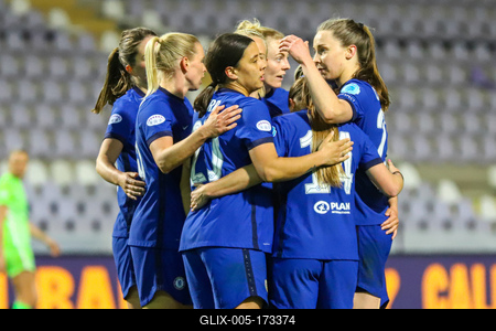 Chelsea FC v VfL Wolfsburg - UEFA Women's Champions League Quarter Final: Leg One-stock-foto