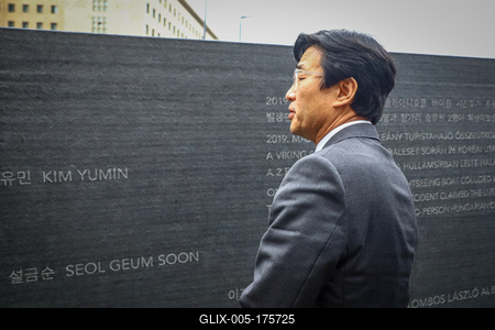 Danube shipwreck - The monument to the victims of the Mermaid was inaugurated-stock-foto