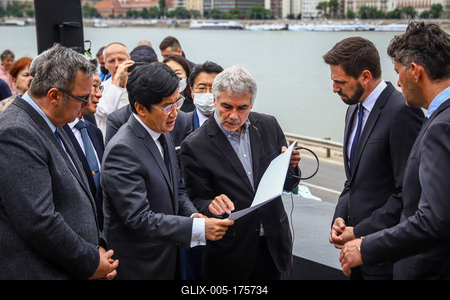 Danube shipwreck - The monument to the victims of the Mermaid was inaugurated-stock-foto