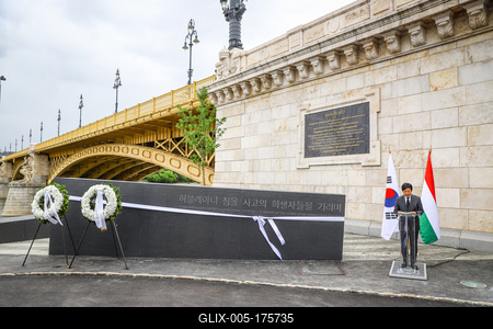 Danube shipwreck - The monument to the victims of the Mermaid was inaugurated-stock-foto