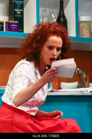 DOMINÓGYILKOSSÁG című krimi, a Játékszínben.-stock-foto